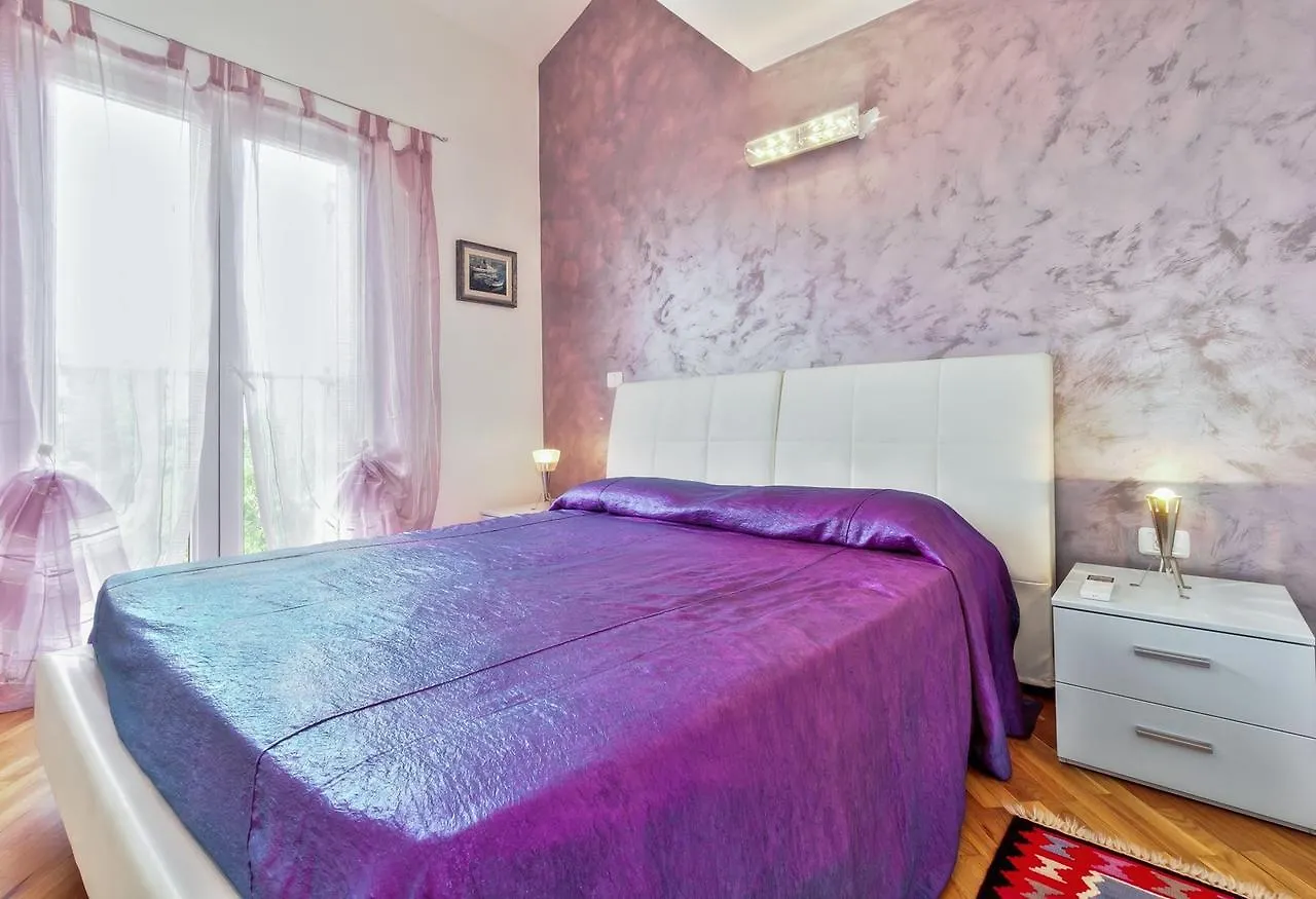 Apartment Aurora Near The Beach, With Seaview In Umag -Zambratija Gæstehus Zambratija (Istria)